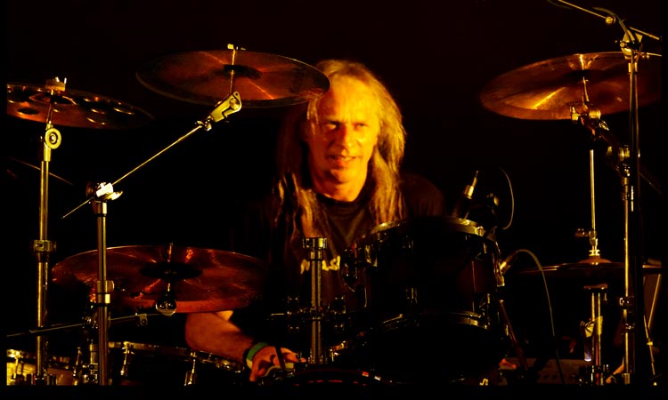 Bernd on Drums ->